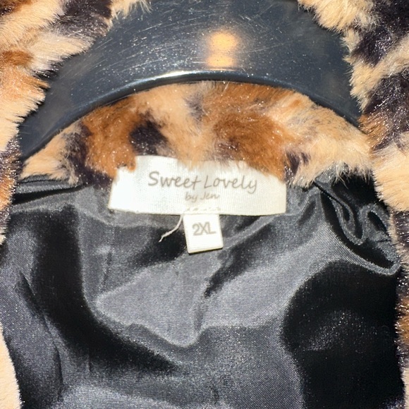Sweet Love Faux Fur Vest with Animal Print - Picture 2 of 2